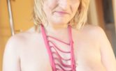 Strenge Blondine will Liebhaber finden